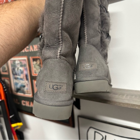 UGG Women's Bailey Button Triplet II Tall Gray Suede Boots Fur Lining Sz 10 - Picture 5 of 8